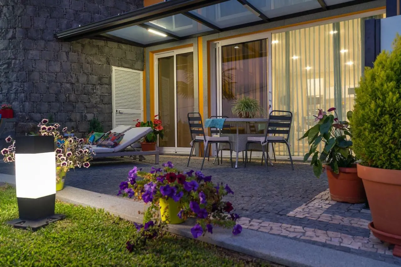 Ferienhaus Villa Zeza´s Garden Calheta