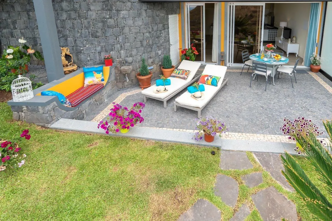 Ferienhaus Villa Zeza´s Garden Calheta